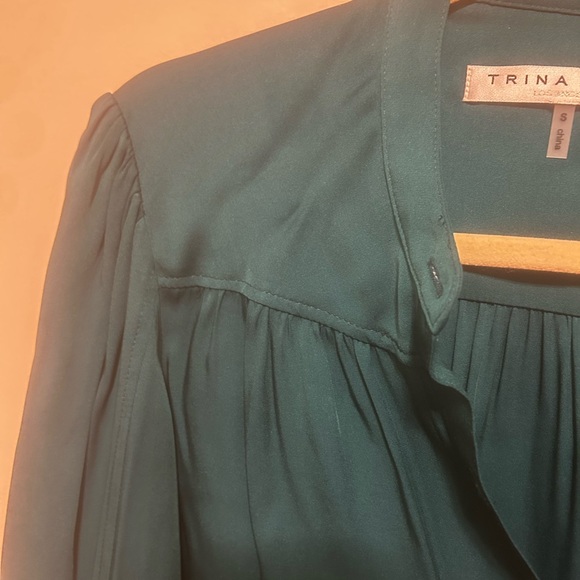 TRINA TURK Stretch Georgette Long Sleeve “Valin” Blouse in Emerald - NWOT - Picture 7 of 11